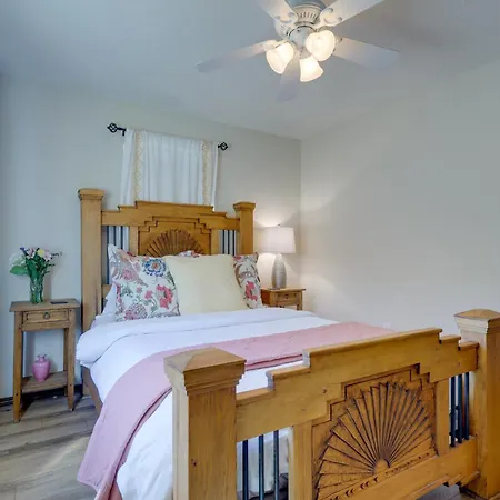 Holiday home Adventurers' Oasis - 3 Mi South Of Dtwn Santa Fe!