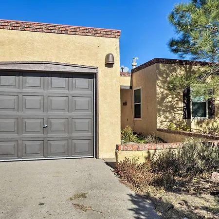 Holiday home Adventurers' Oasis - 3 Mi South Of Dtwn Santa Fe!