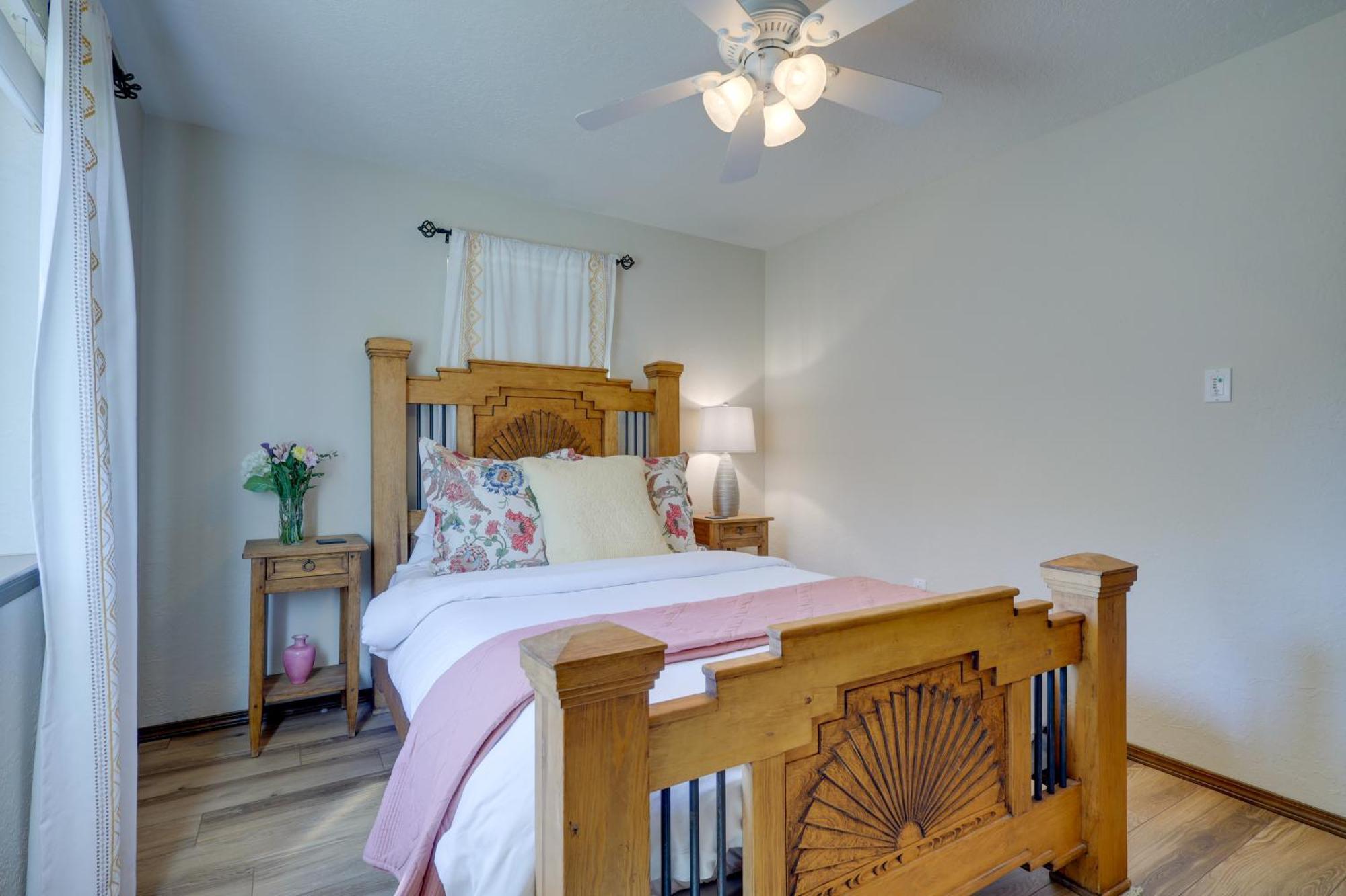 Holiday home Adventurers Oasis - 3 Mi South Of Dtwn Santa Fe!